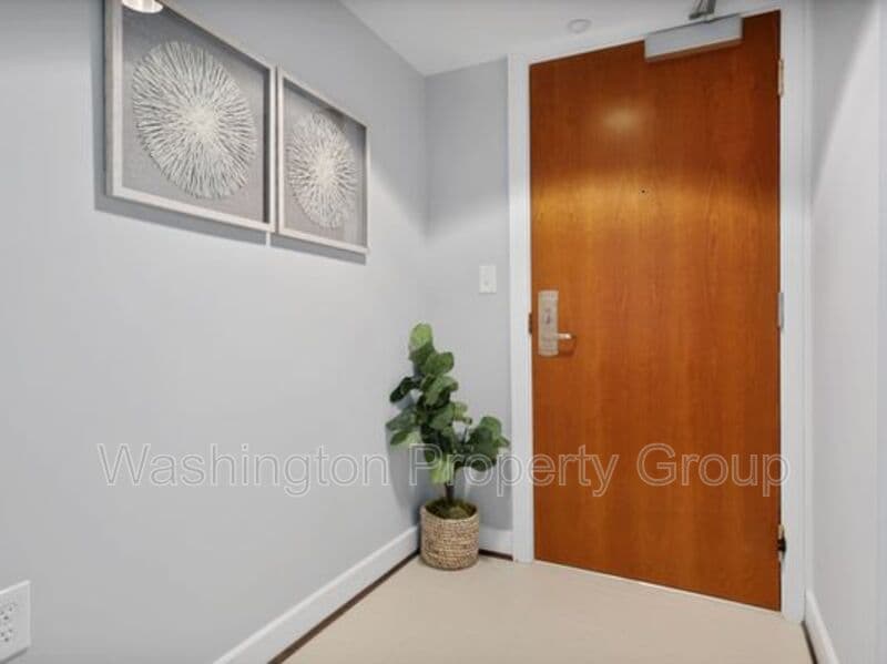 1150 K St NW, Apt 709 - Thumbnail 1