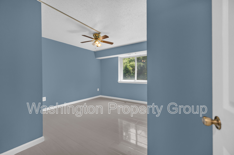 3009 Southern Ave, Apt 11 - Thumbnail 11