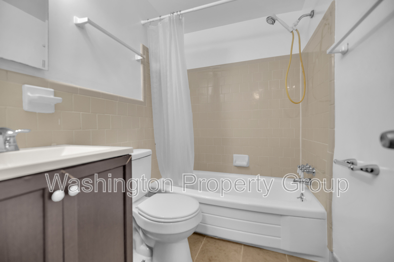 3009 Southern Ave, Apt 11 - Thumbnail 13
