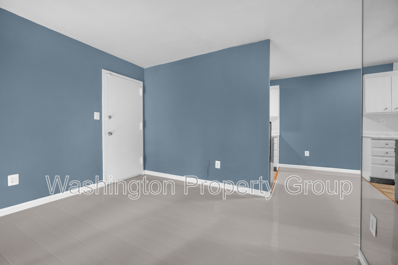3009 Southern Ave, Apt 11 - Thumbnail 1