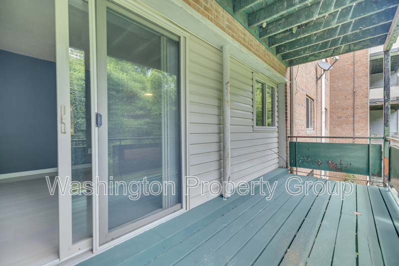 3009 Southern Ave, Apt 11 - Thumbnail 2