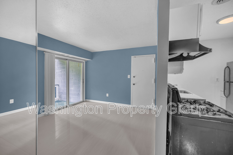 3009 Southern Ave, Apt 11 - Thumbnail 5