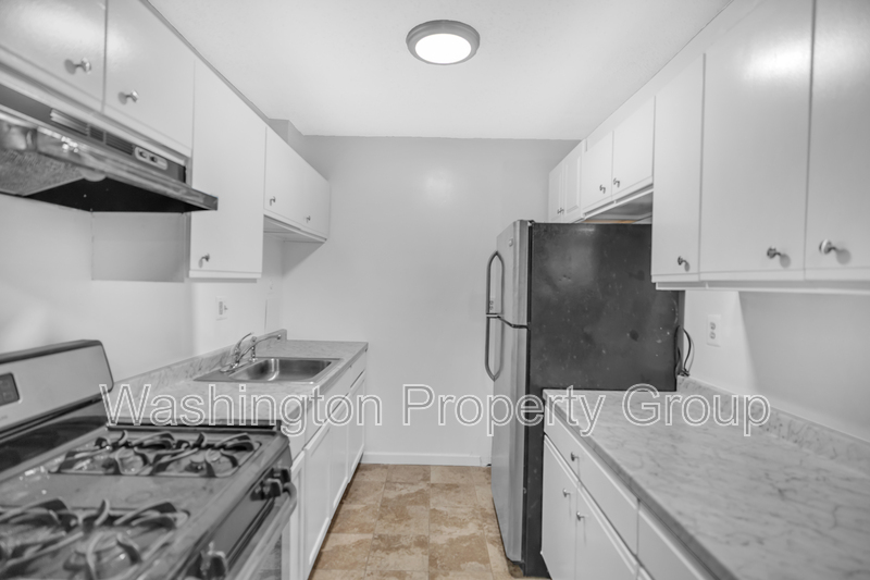 3009 Southern Ave, Apt 11 - Thumbnail 6