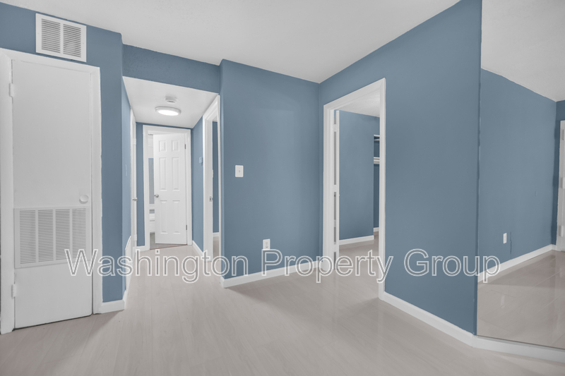 3009 Southern Ave, Apt 11 - Thumbnail 8
