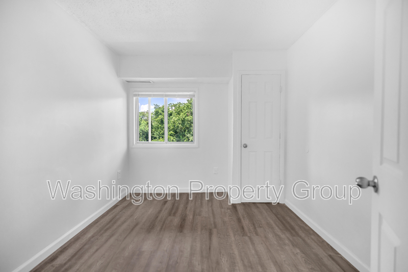 3009 Southern Ave, Apt 30 - Thumbnail 9