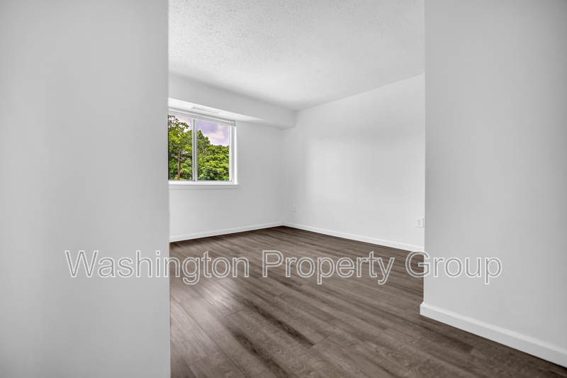 3009 Southern Ave, Apt 30 - Thumbnail 11