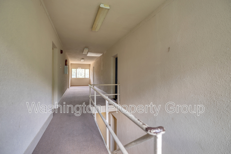 3009 Southern Ave, Apt 30 - Thumbnail 1