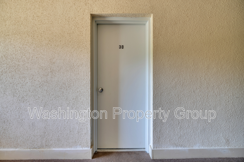 3009 Southern Ave, Apt 30 - Thumbnail 2