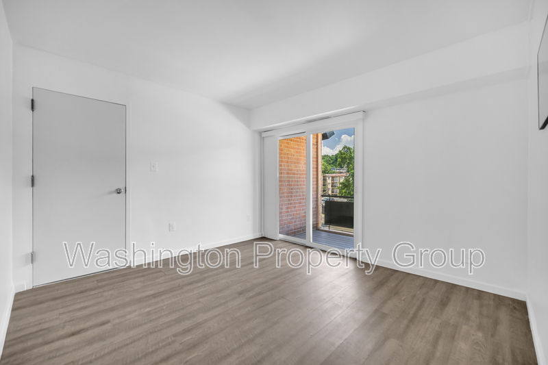 3009 Southern Ave, Apt 30 - Thumbnail 3