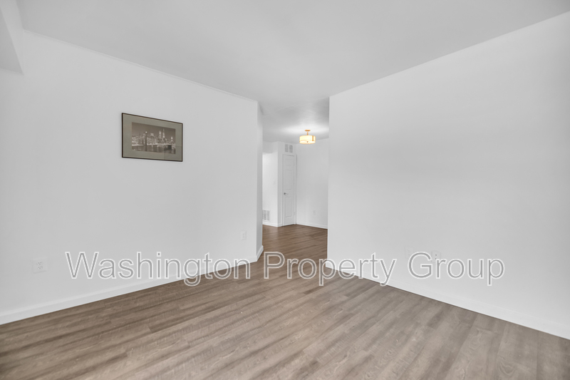 3009 Southern Ave, Apt 30 - Thumbnail 4