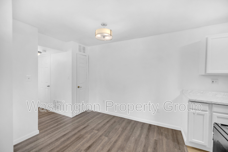 3009 Southern Ave, Apt 30 - Thumbnail 5