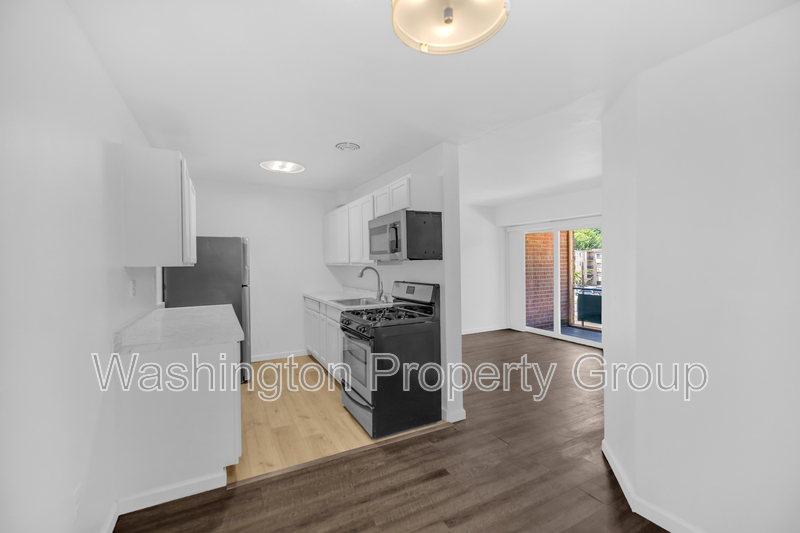 3009 Southern Ave, Apt 30 - Thumbnail 6