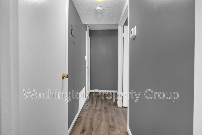 3011 Southern Ave, Apt 14 - Thumbnail 9