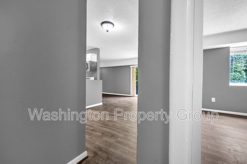 3011 Southern Ave, Apt 14 - Thumbnail 10