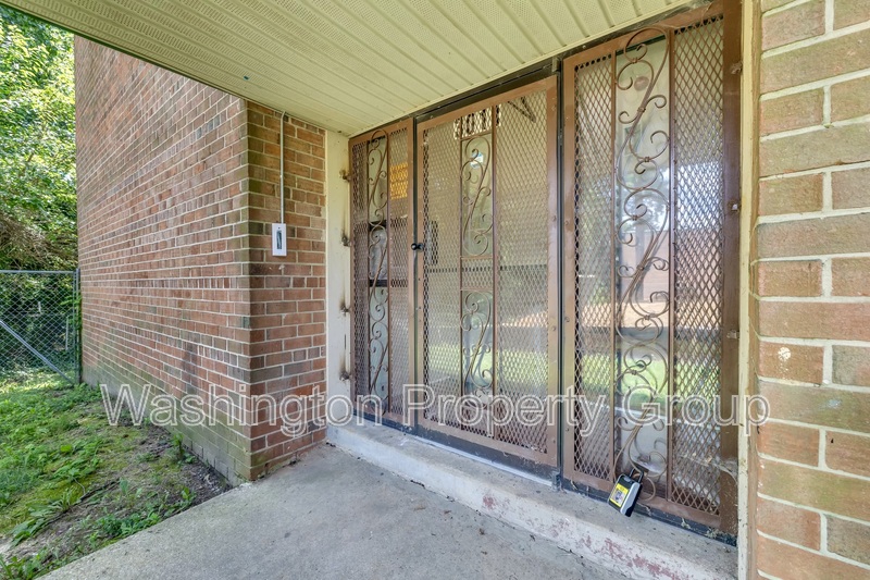 3011 Southern Ave, Apt 14 - Thumbnail 14