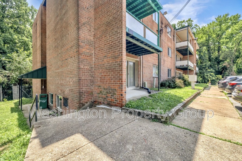 3011 Southern Ave, Apt 14 - Thumbnail 15