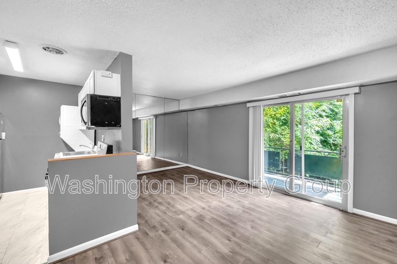 3011 Southern Ave, Apt 14 - Thumbnail 20