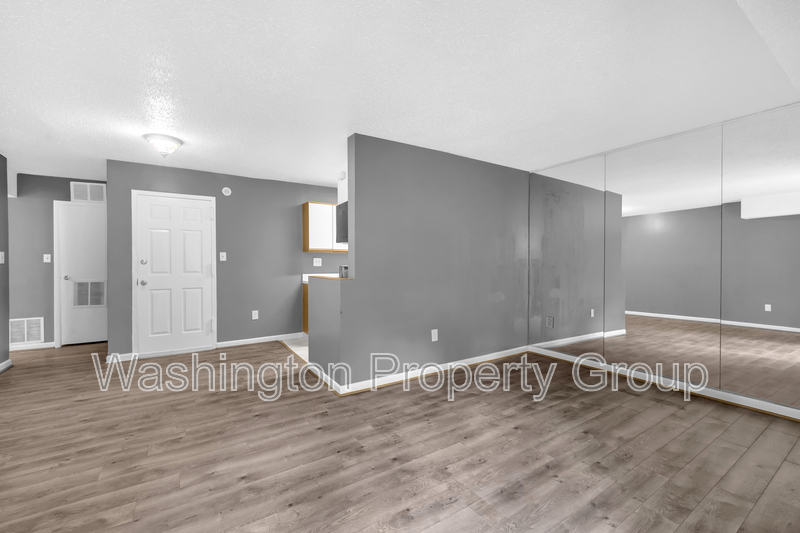 3011 Southern Ave, Apt 14 - Thumbnail 3