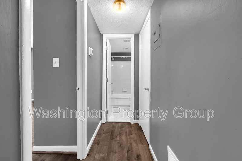 3011 Southern Ave, Apt 14 - Thumbnail 4