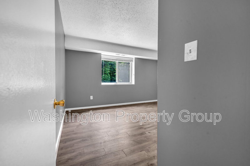3011 Southern Ave, Apt 14 - Thumbnail 5