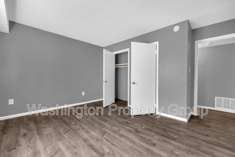 3011 Southern Ave, Apt 14 - Thumbnail 6