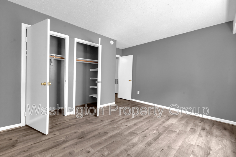 3011 Southern Ave, Apt 14 - Thumbnail 7