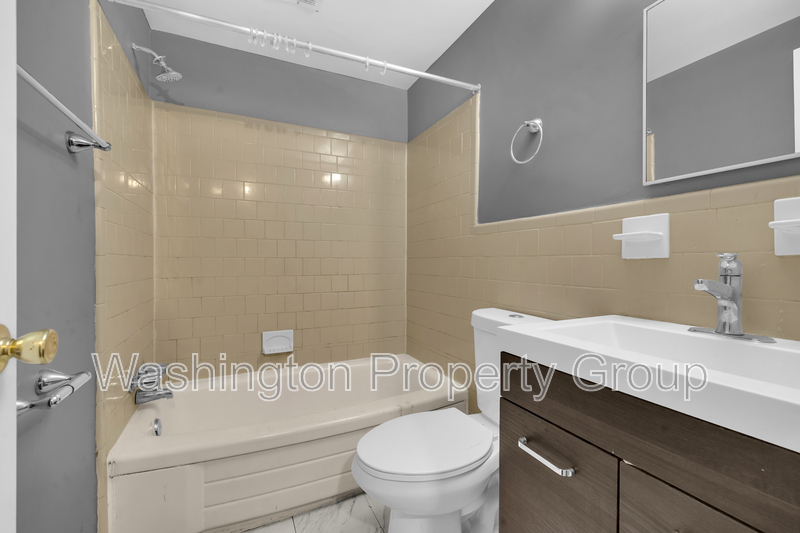 3011 Southern Ave, Apt 14 - Thumbnail 8