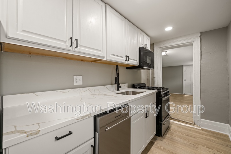 206 E 25th St, Apt 3