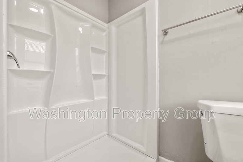 206 E 25th St, Apt 3 - Thumbnail 9