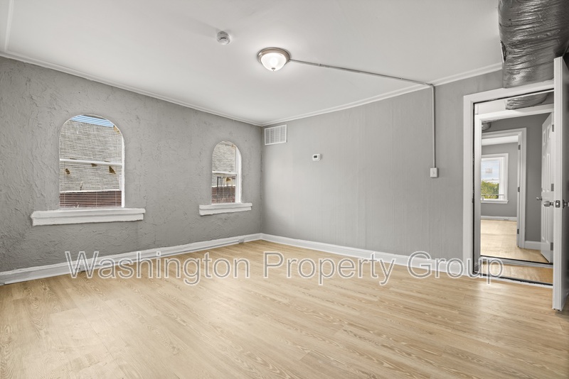 206 E 25th St, Apt 3 - Thumbnail 11