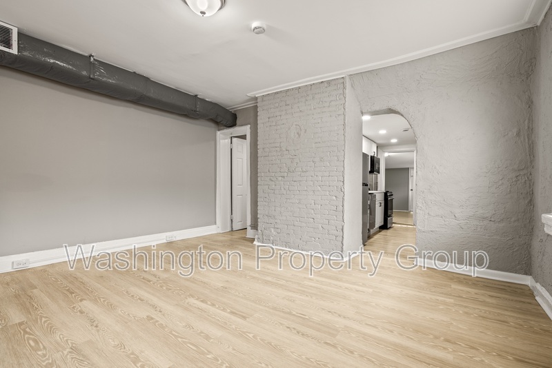 206 E 25th St, Apt 3 - Thumbnail 12