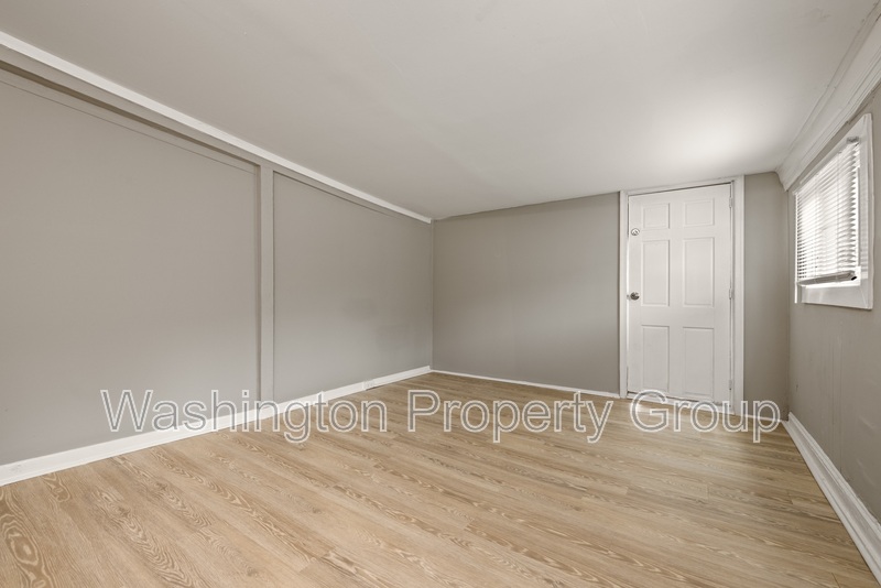 206 E 25th St, Apt 3 - Thumbnail 13