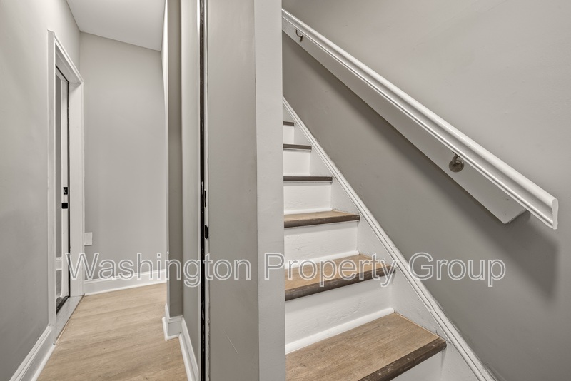 206 E 25th St, Apt 3 - Thumbnail 15