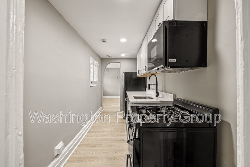 206 E 25th St, Apt 3 - Thumbnail 1