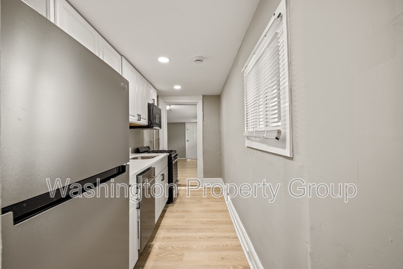206 E 25th St, Apt 3 - Thumbnail 2