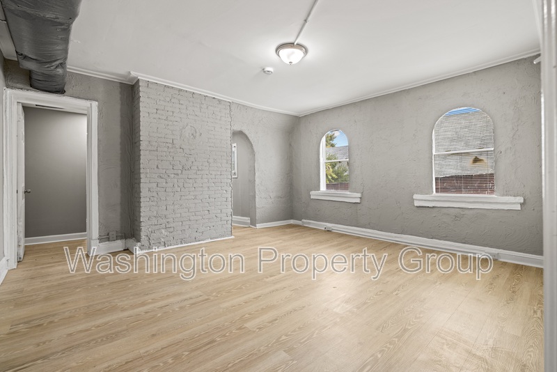 206 E 25th St, Apt 3 - Thumbnail 3